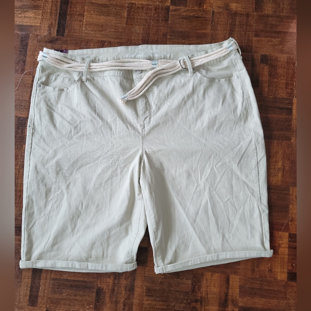 New Gloria Vanderbilt Bermuda shorts